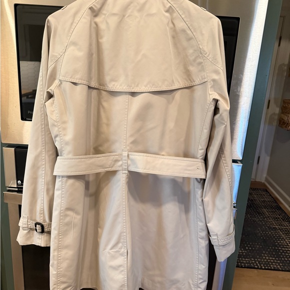 Burberry Women's Beige Double-Breasted Trench Coat US14 - Picture 2 of 10
